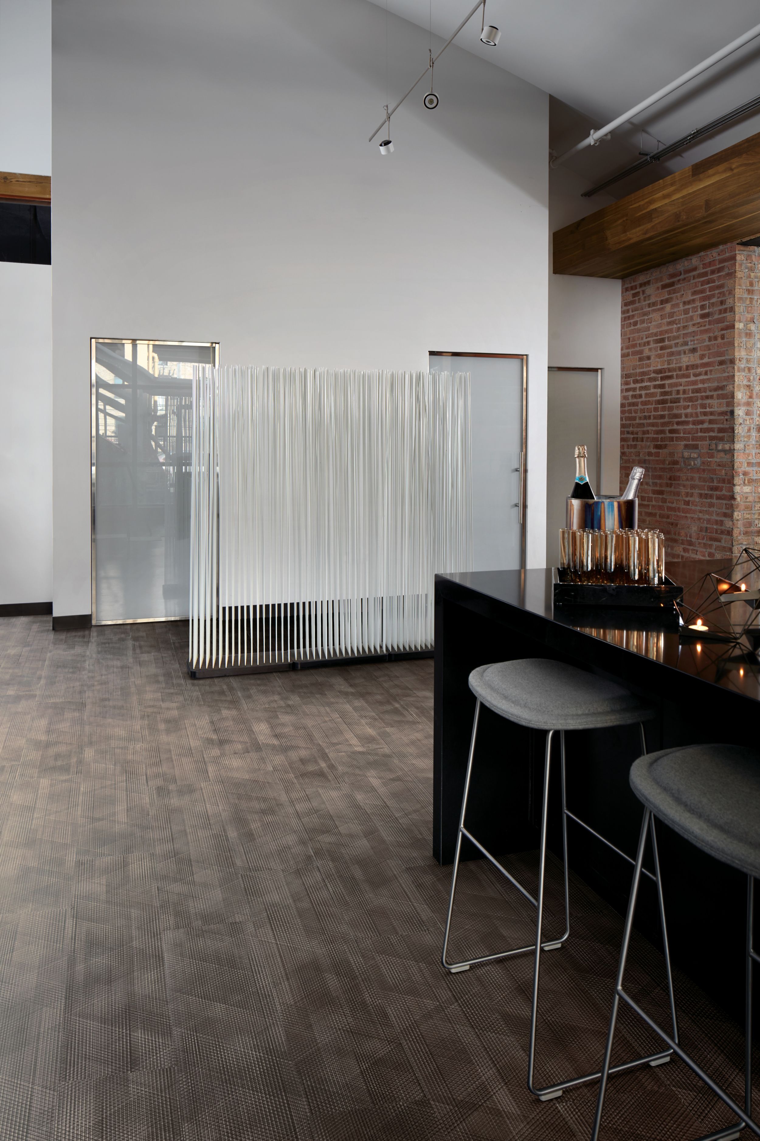 Interface Drawn Lines LVT in bar area with stools número de imagen 1